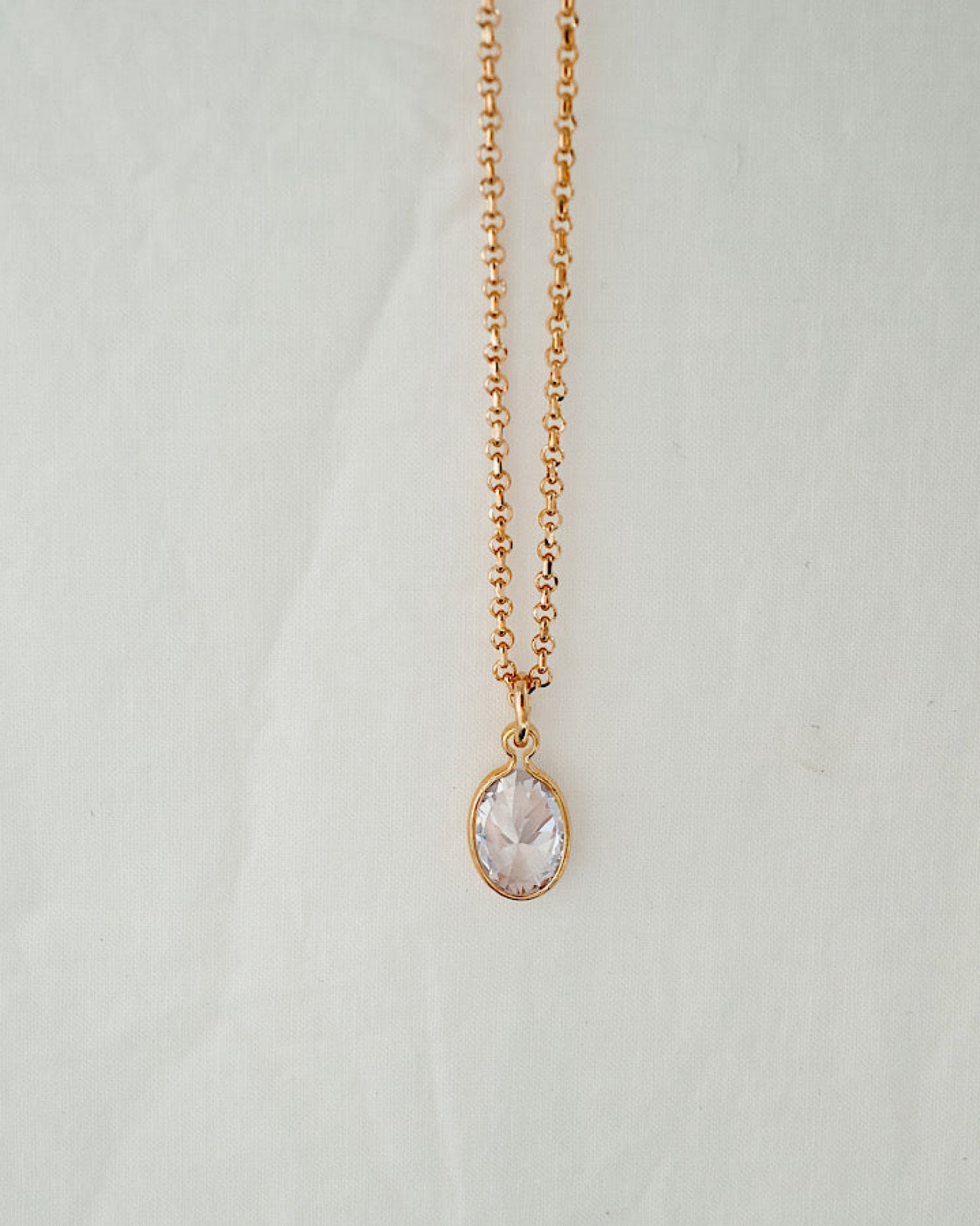 Feine Kette mit Anhänger mit Swarovski Kristall