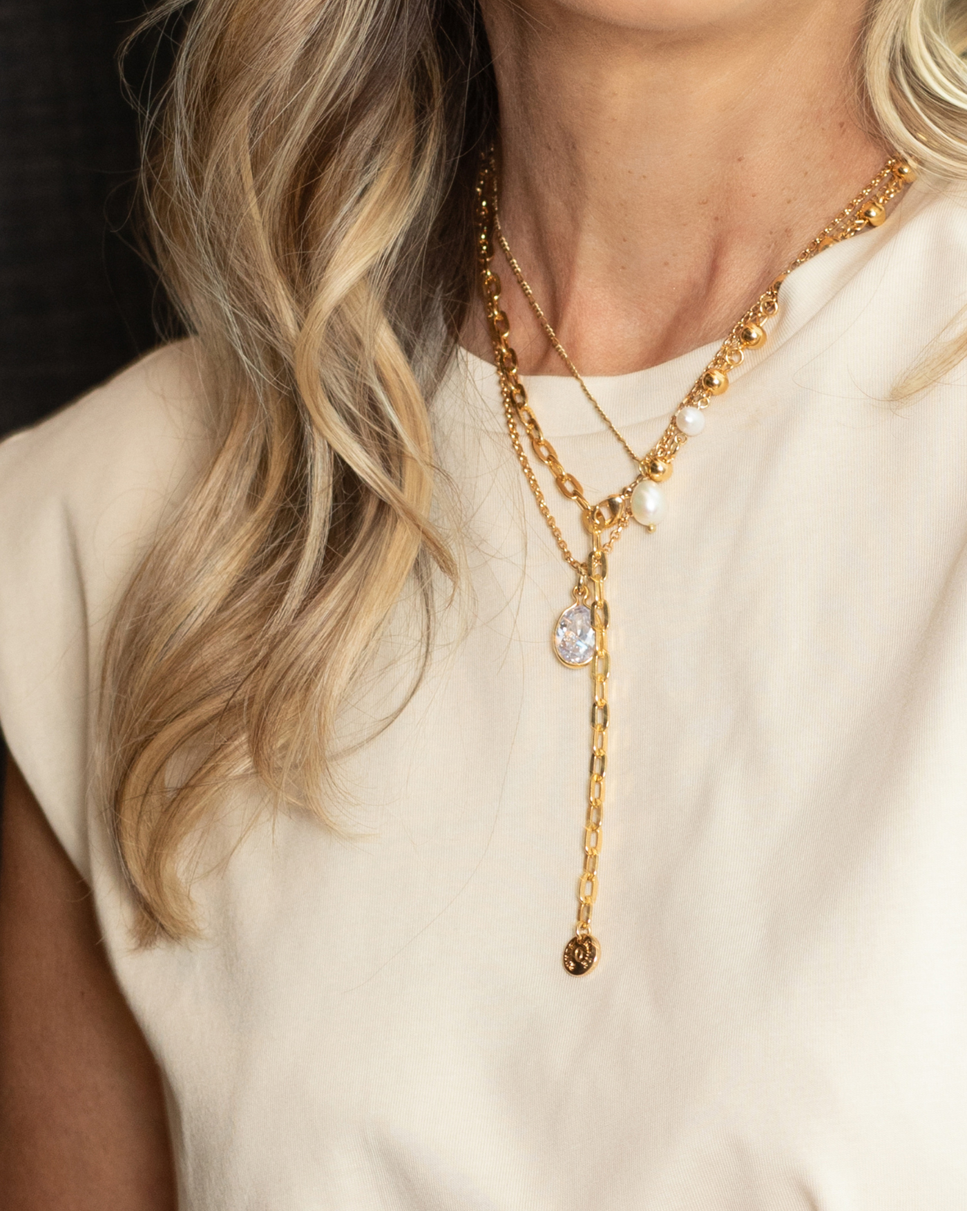 Kette Bubble im Layering mit anderen Goldketten von Runte Schmuck